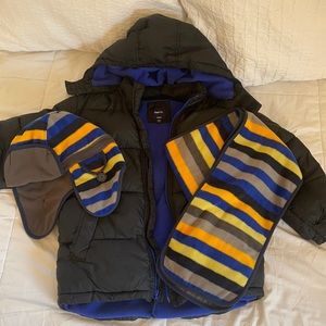 Boys GAP size 6-7 hooded puffer winter jacket + GAP hat & scarf set!